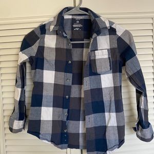 Boys Arizona buttoned down shirt in excellent condition, worn twice.
